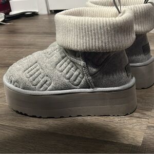 UGG Gray